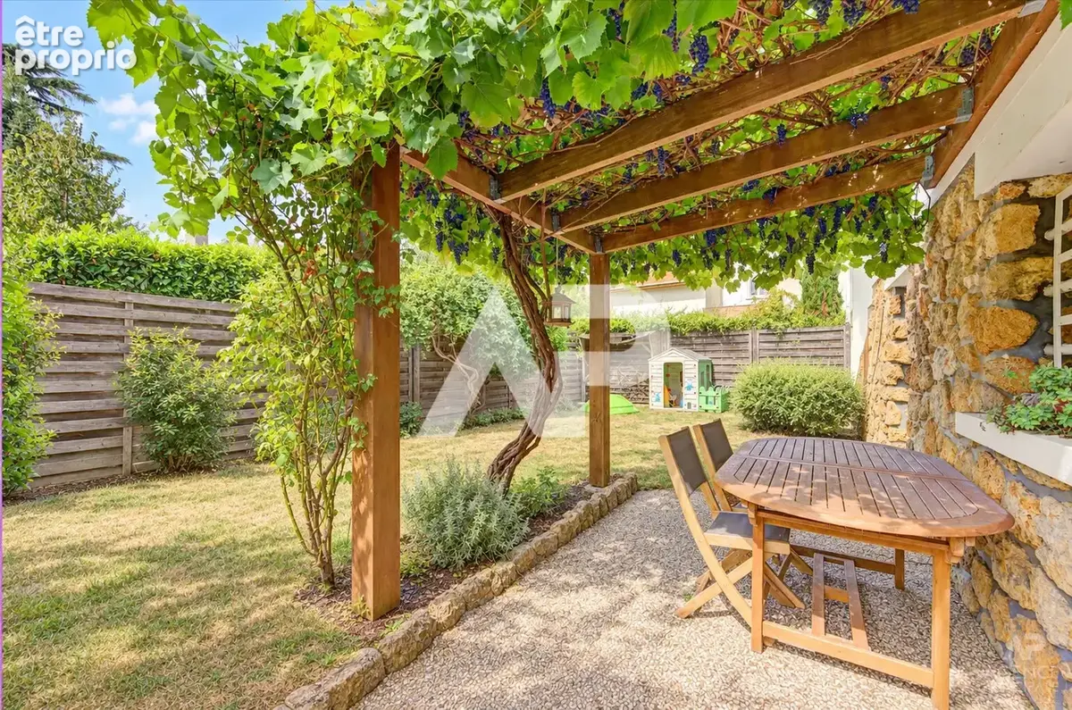 Maison Suresnes 7 pièce(s) 161m² - photo 1