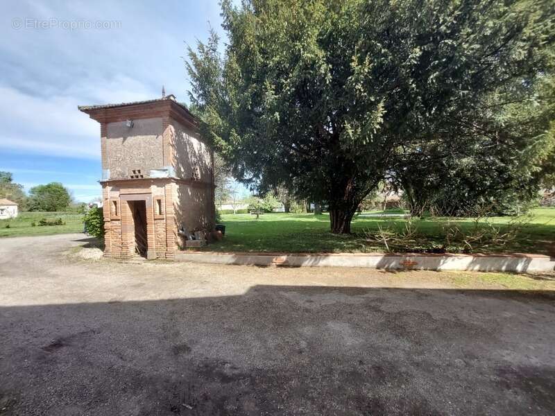 Maison de maitre avec  dependances deux pigeonniers sur parc de 5000m² - photo 48