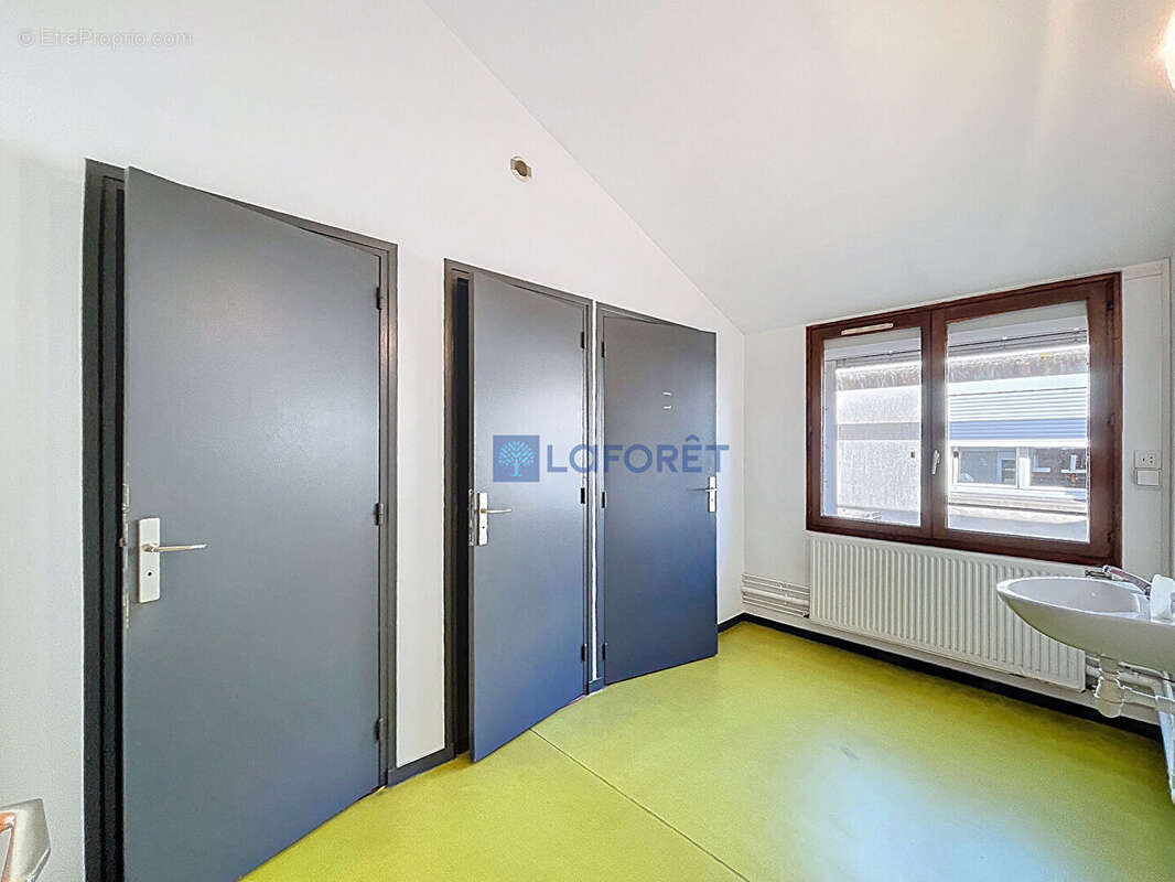 Commerce à SAINT-ETIENNE-DU-ROUVRAY