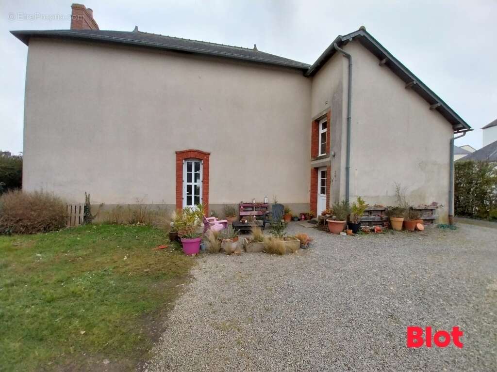 Maison à LA CHAPELLE-DES-FOUGERETZ