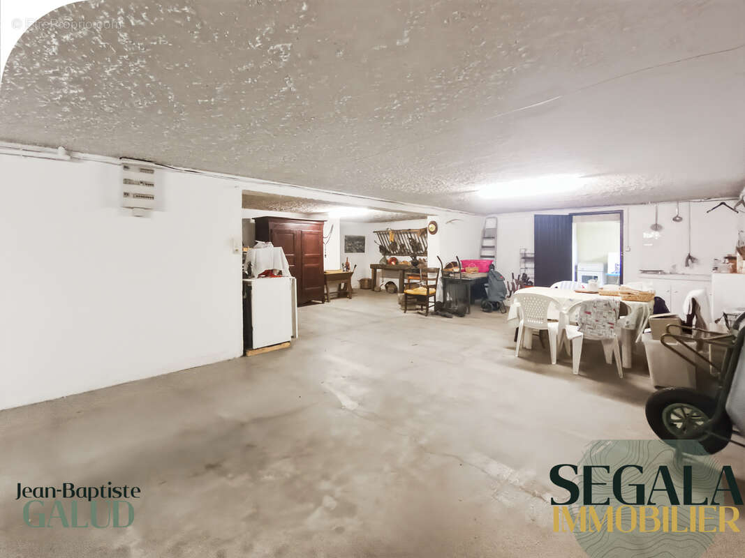 Centre Ville - Maison familiale avec grande pièce déplafonnée - photo 13