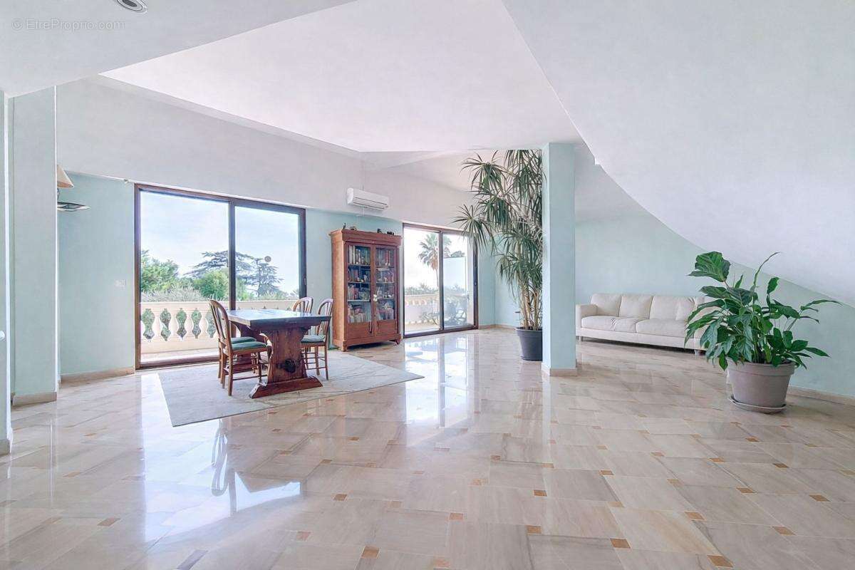 Cannes – quartier oxford _ duplex lumineux avec terrasse _ piscine - photo 2