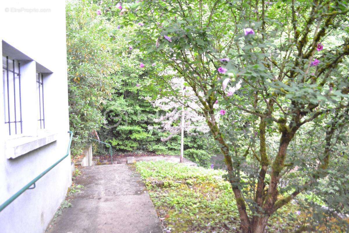 En exclusivité À vendre : Maison élevée sur sous-sol dans un quartier calme - photo 3