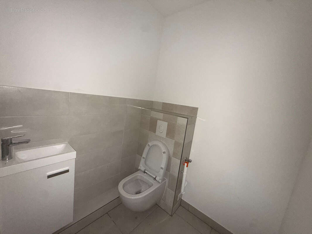 F3 69,37 m2 avec terrasse, cave et parking extérieur   Saint-Louis - photo 11