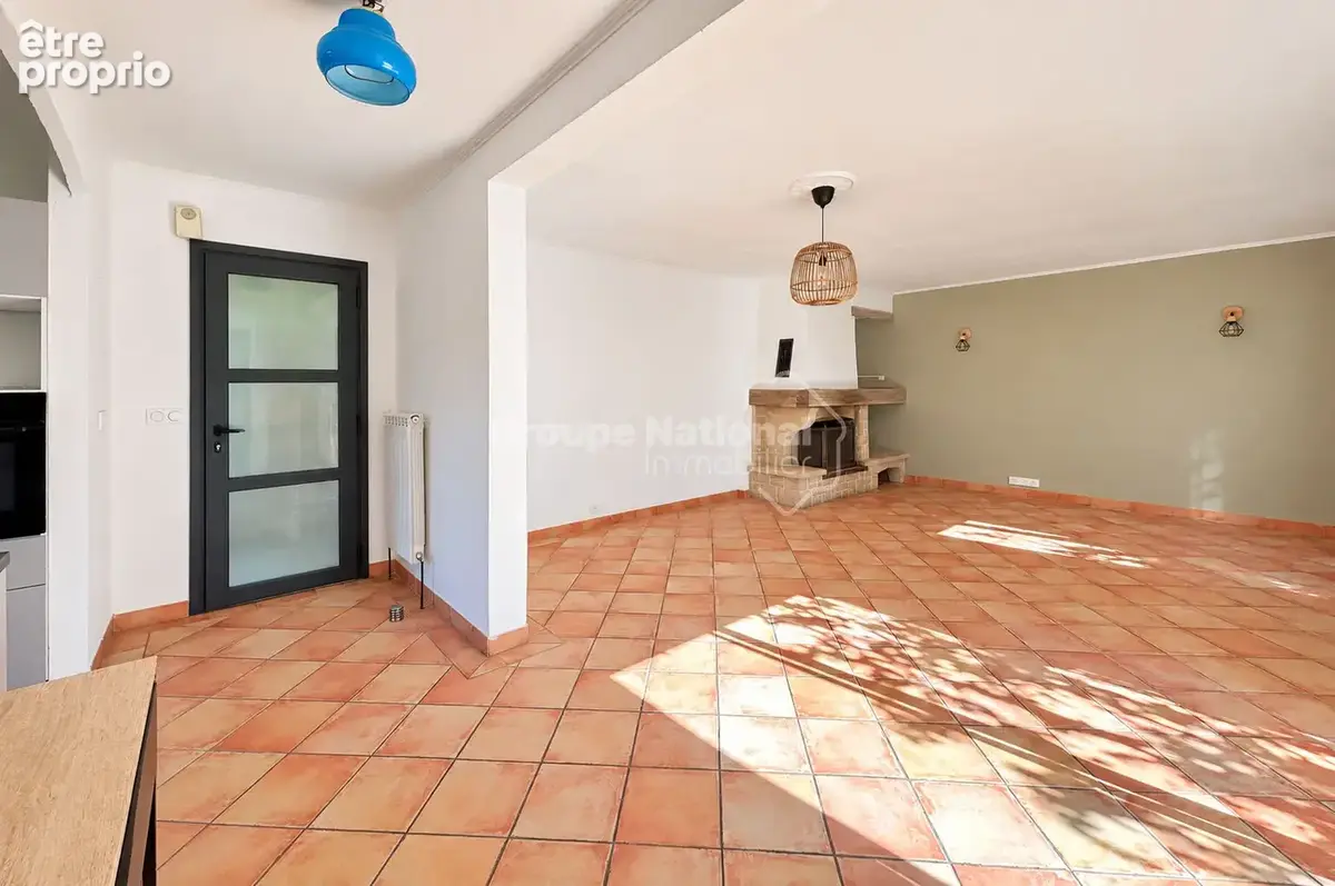 Maison de plain-pied avec jardin paysager et piscine - Secteur calme et recherché - photo 5