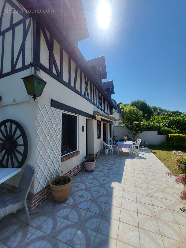 Propriété avec garage,  jardin et piscine à vendre à Yport 76111 - photo 6