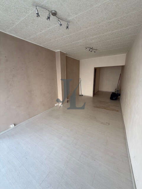 Commerce à PORTES-LES-VALENCE