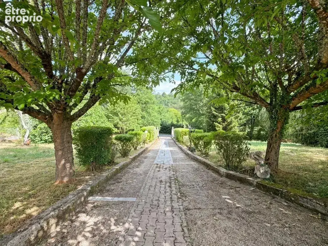  Maison familiale de plain-pied avec vue dominante – Un cadre de vie privilégié à La Chapelle-Gonaguet - photo 2