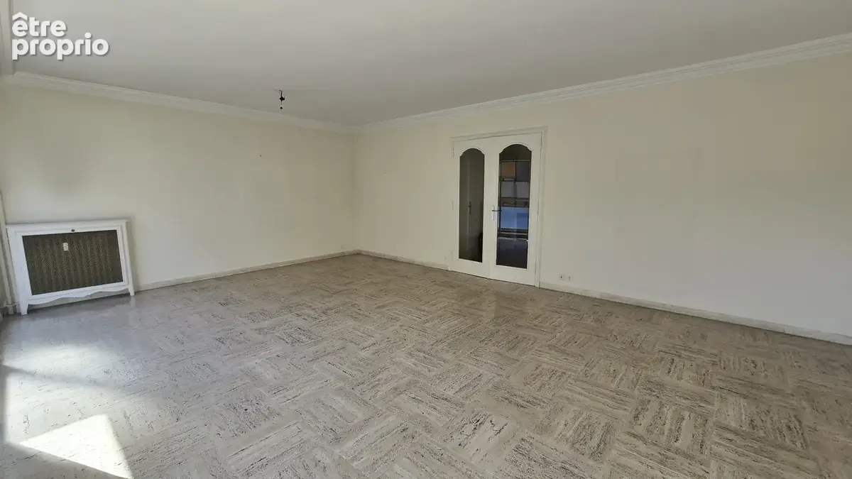 Saint-Étienne — 8 avenue du Général Leclerc : lumineux 4 pièces de 106 m2 avec grand balcon, dans une copropri - photo 4