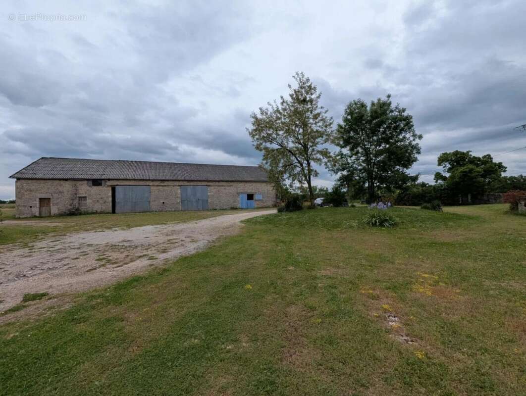 Maison à MONTFAUCON