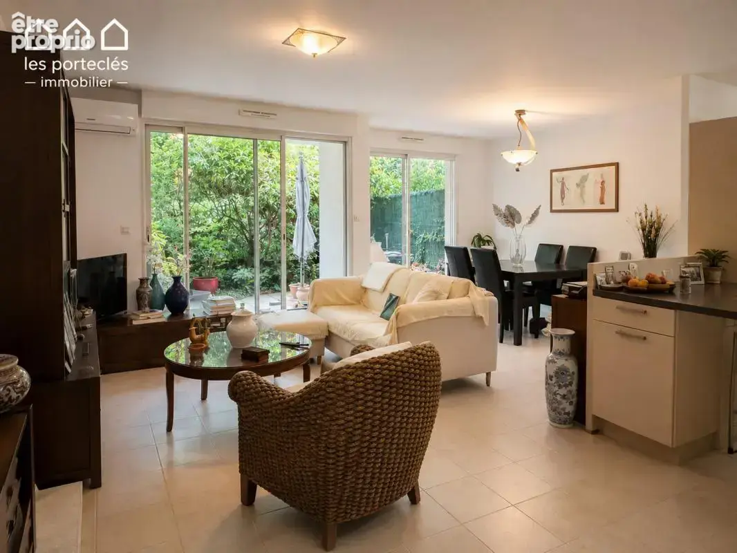 Appartement à BAGNOLS-SUR-CEZE