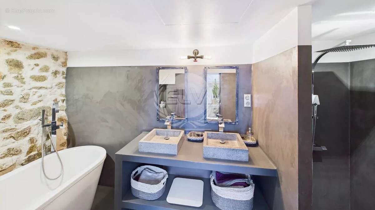 Maison à PLAN-DE-LA-TOUR