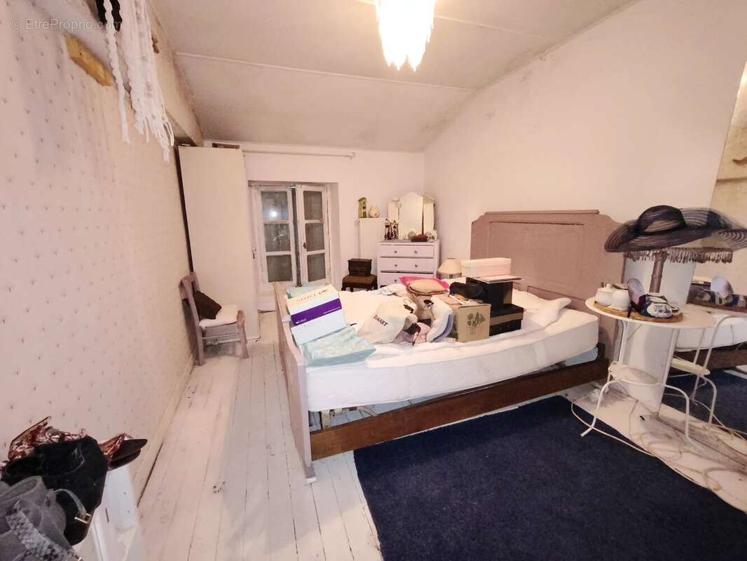 Charmante maison semi-mitoyenne avec granges, verger et plus de 5 000 m² de terrain - photo 8