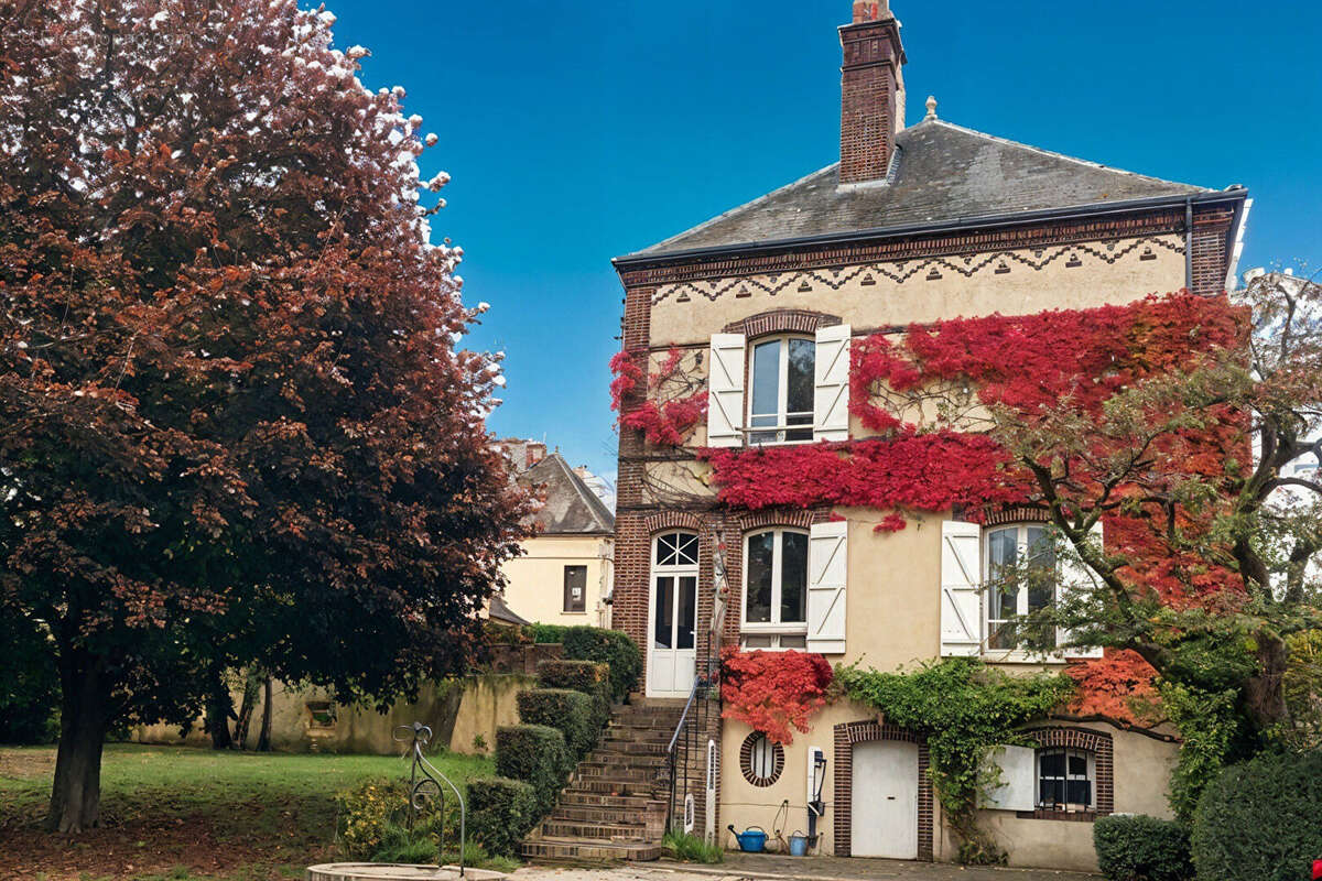 Maison à CHERISY