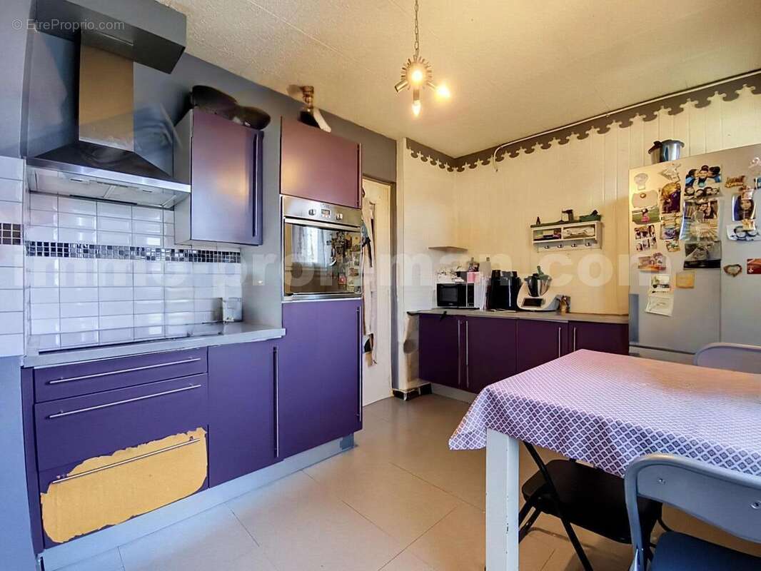 Appartement_T3bis_Bonneville_belle_superficie_prox_commerce_Salon_Séjour_