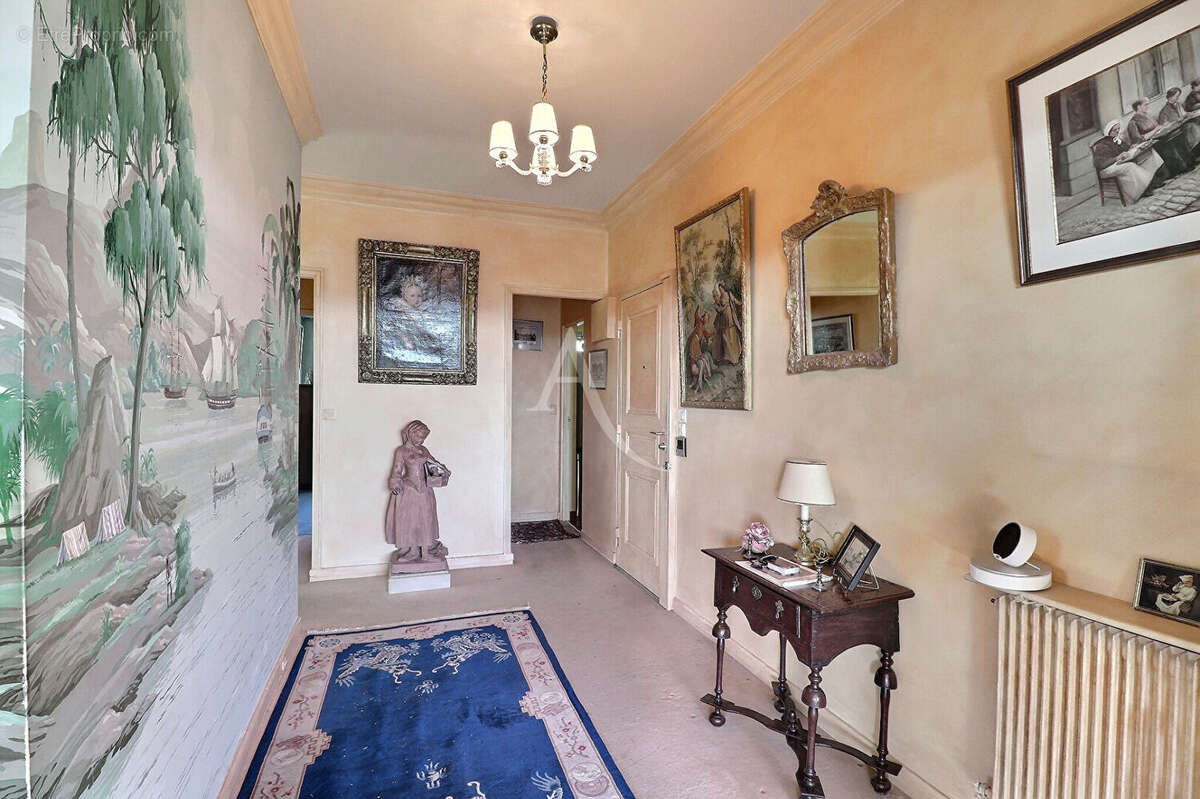 Appartement à LE MESNIL-LE-ROI