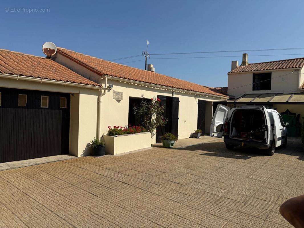 17190 - " Ancienne ferme" - Ensemble Immobilier 10 pièce(s) 147 m2 - LILEAU - - photo 10