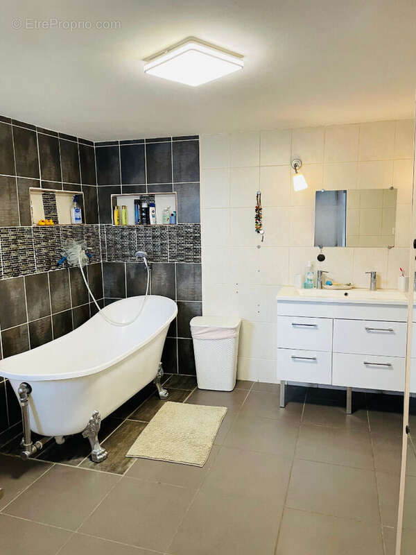 Maison à LA CELLE-SAINT-AVANT