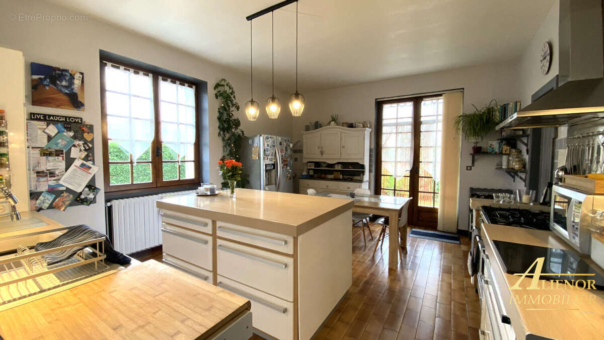 Maison à SAINT-PARDOUX-LA-RIVIERE