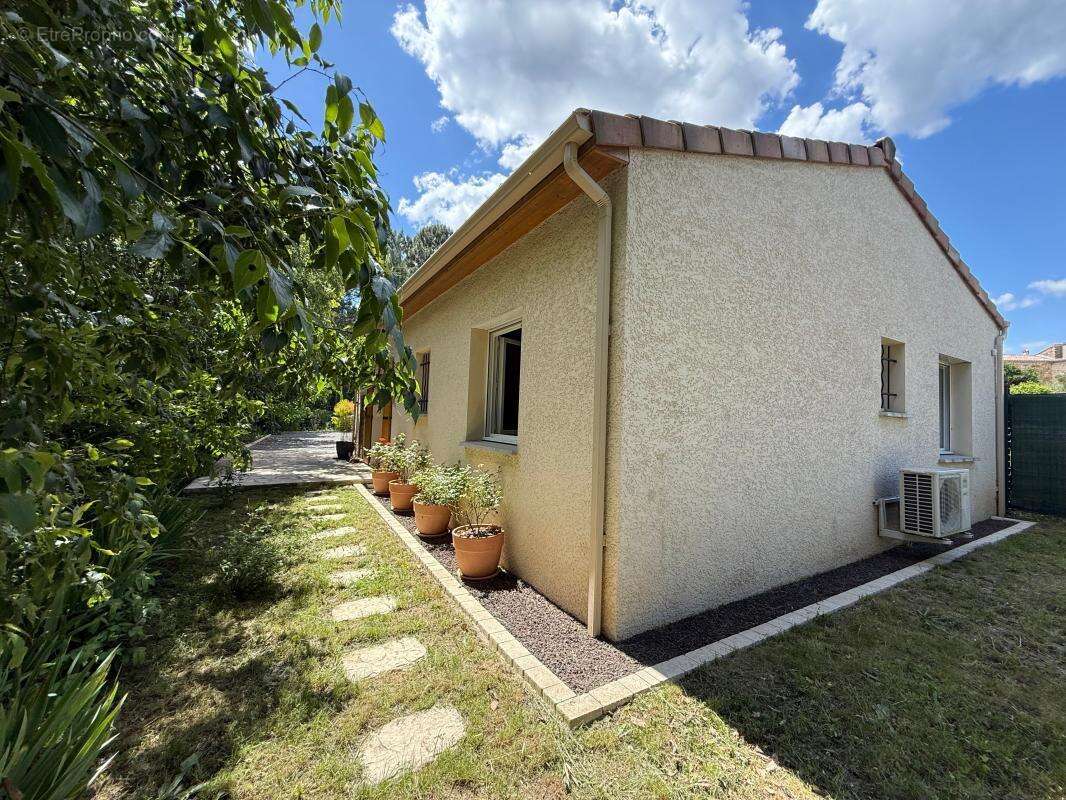Maison à LABLACHERE