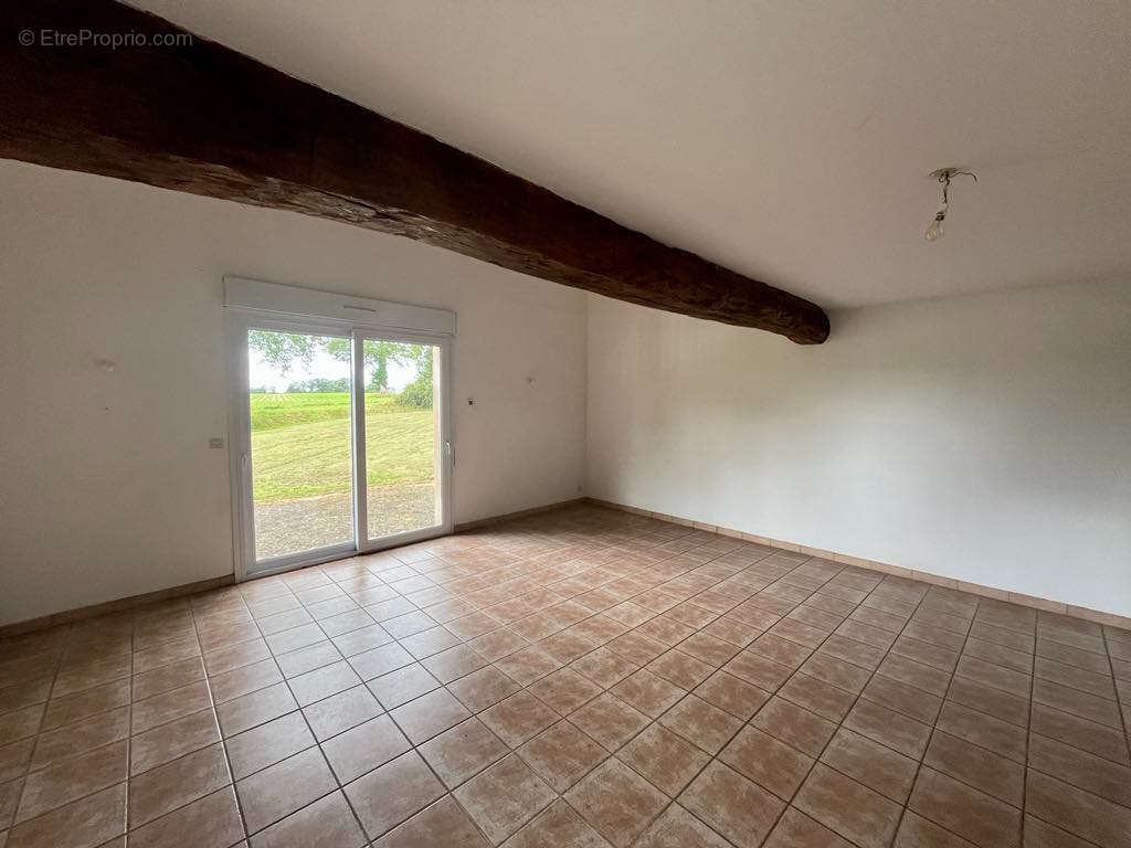 Maison à JUVIGNE