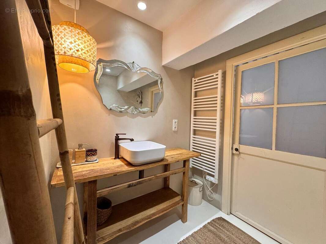   - Appartement à LYON-5E