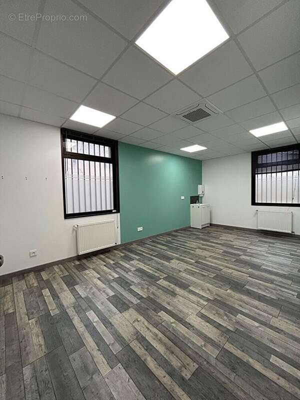 Commerce à MONTCEAU-LES-MINES