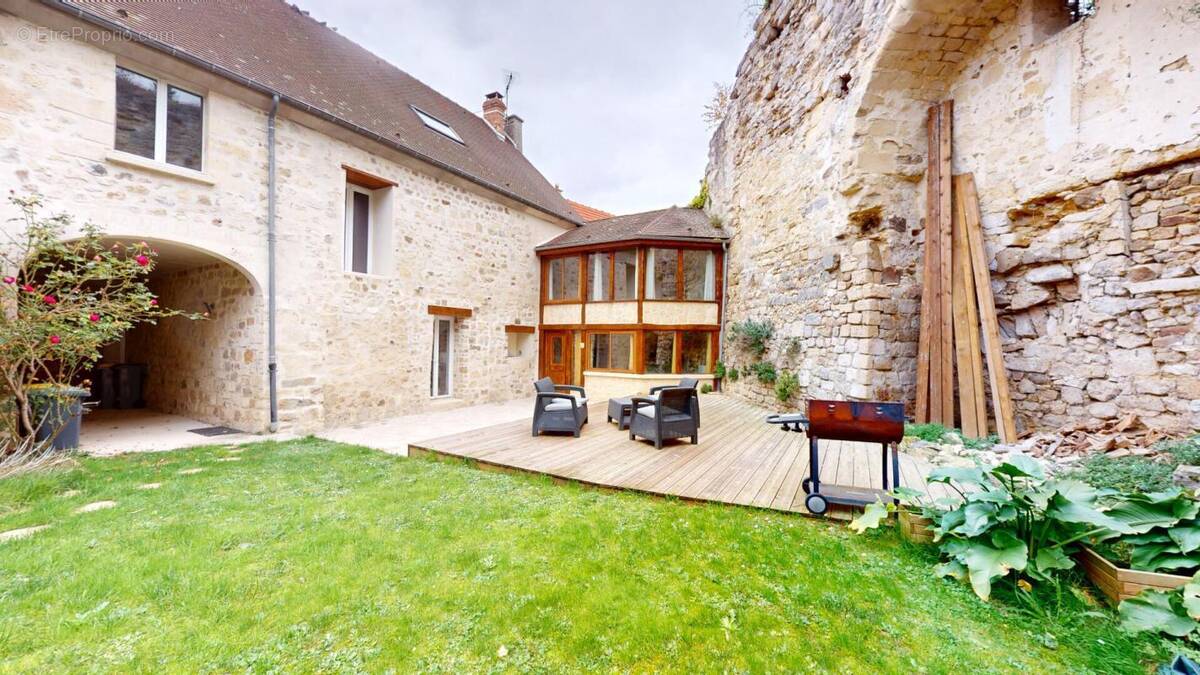 Bâtisse atypique 190 m2 prix 280 000 - photo 1