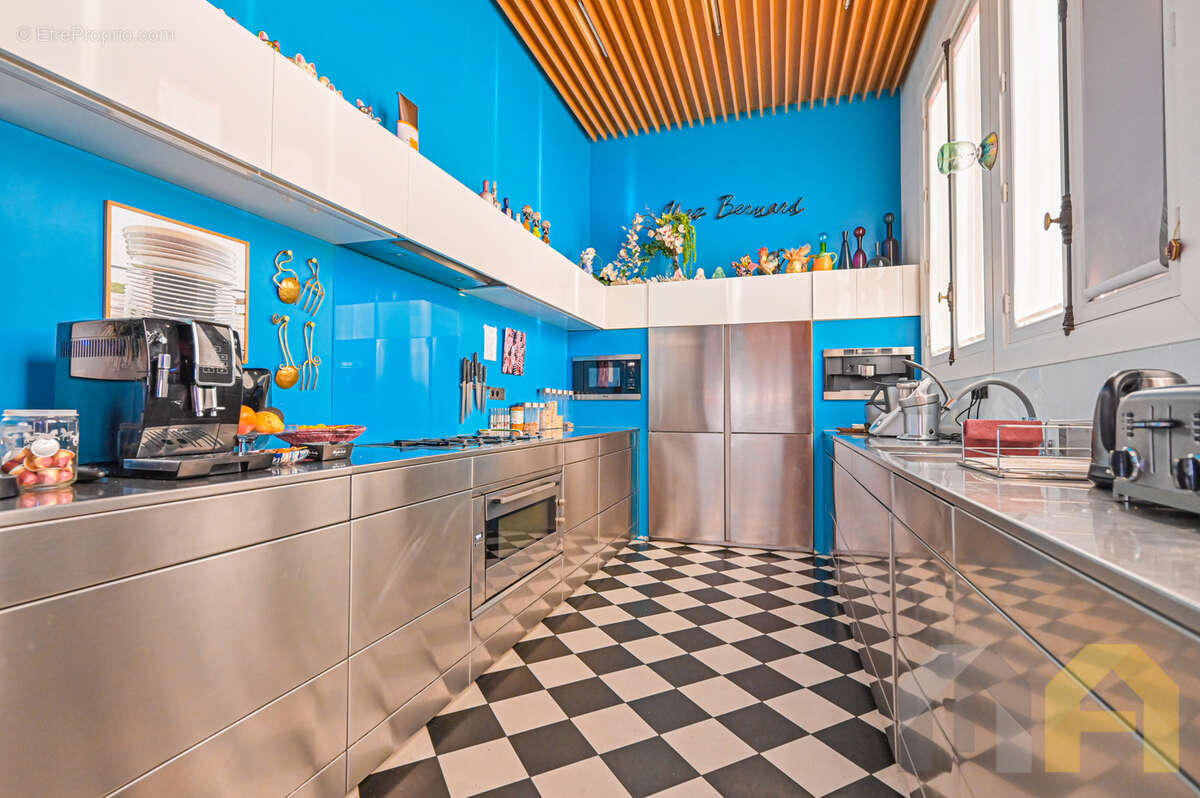 Appartement à PARIS-8E