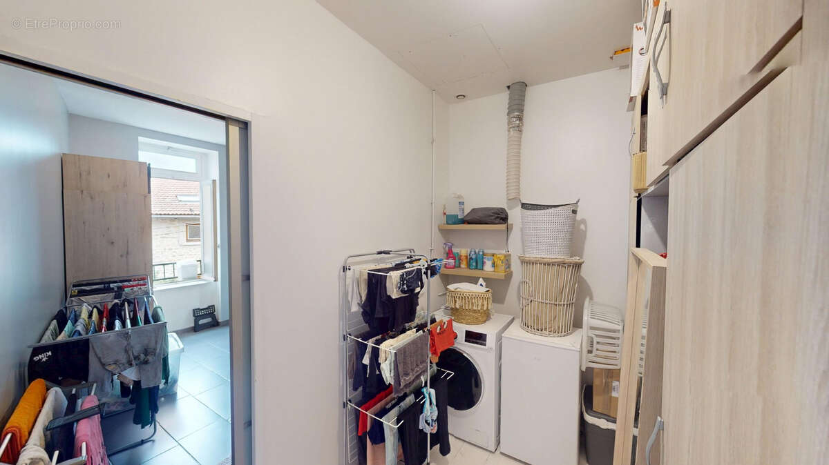 Appartement à LE CHAMBON-FEUGEROLLES
