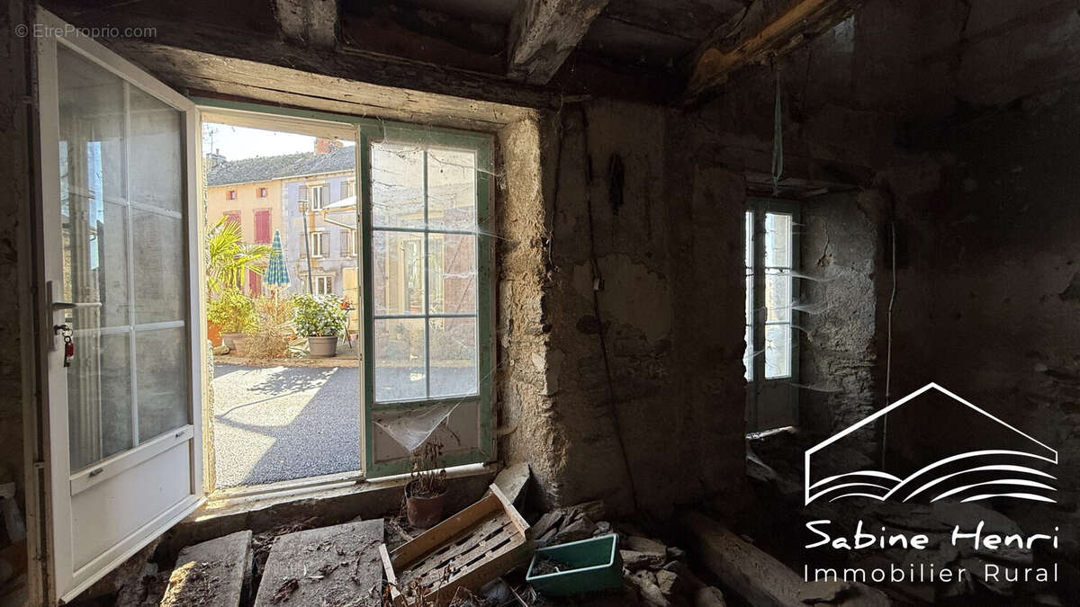 Maison à LA SALVETAT-PEYRALES