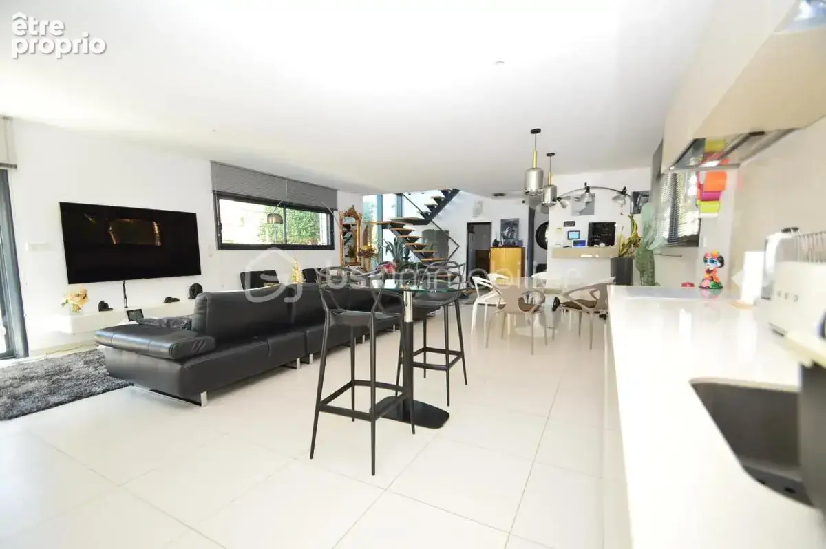 Villa avec garage, terrasse et piscine - photo 7