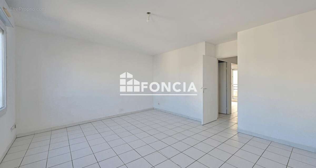 T2 traversant avec double balcon – Quartier Gare - photo 5
