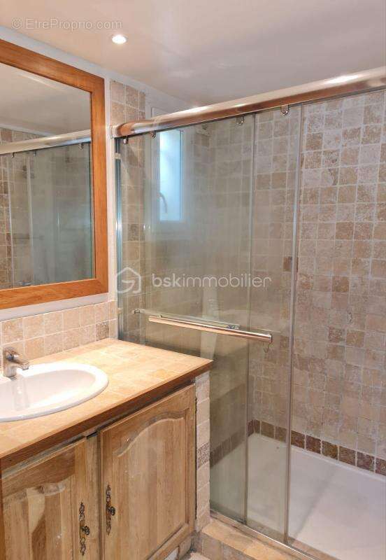 Maison à LA ROQUETTE-SUR-SIAGNE