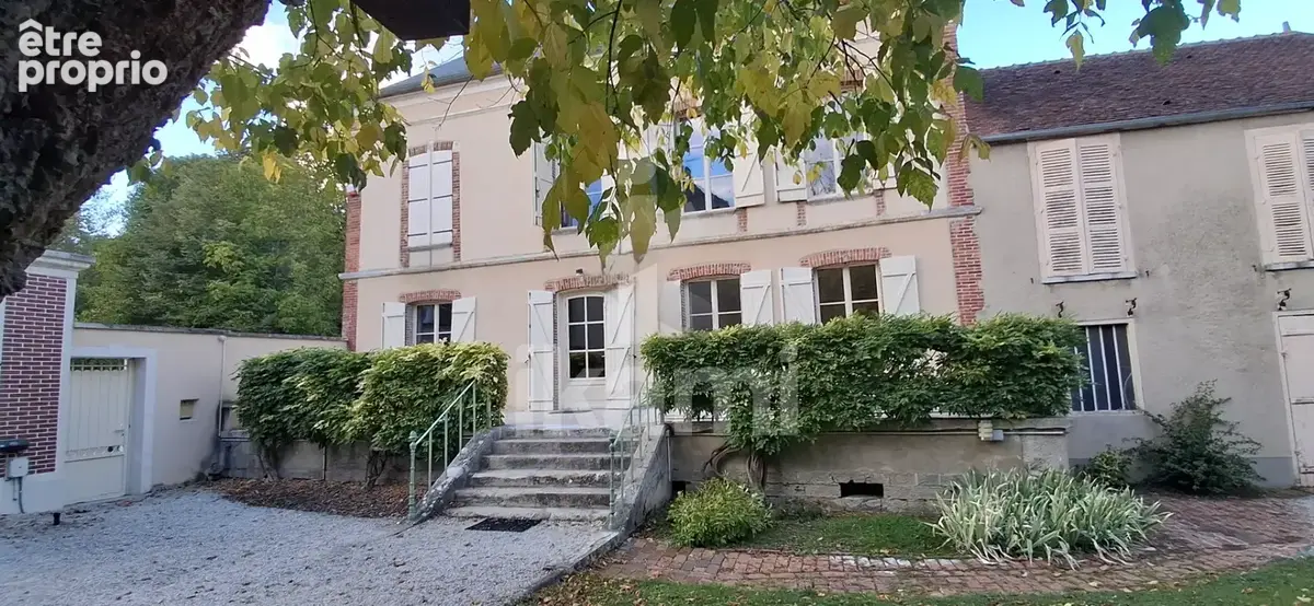 Seignelay en Bourgogne -  Maison bourgeoise  7 pièces + dépendances - photo 1