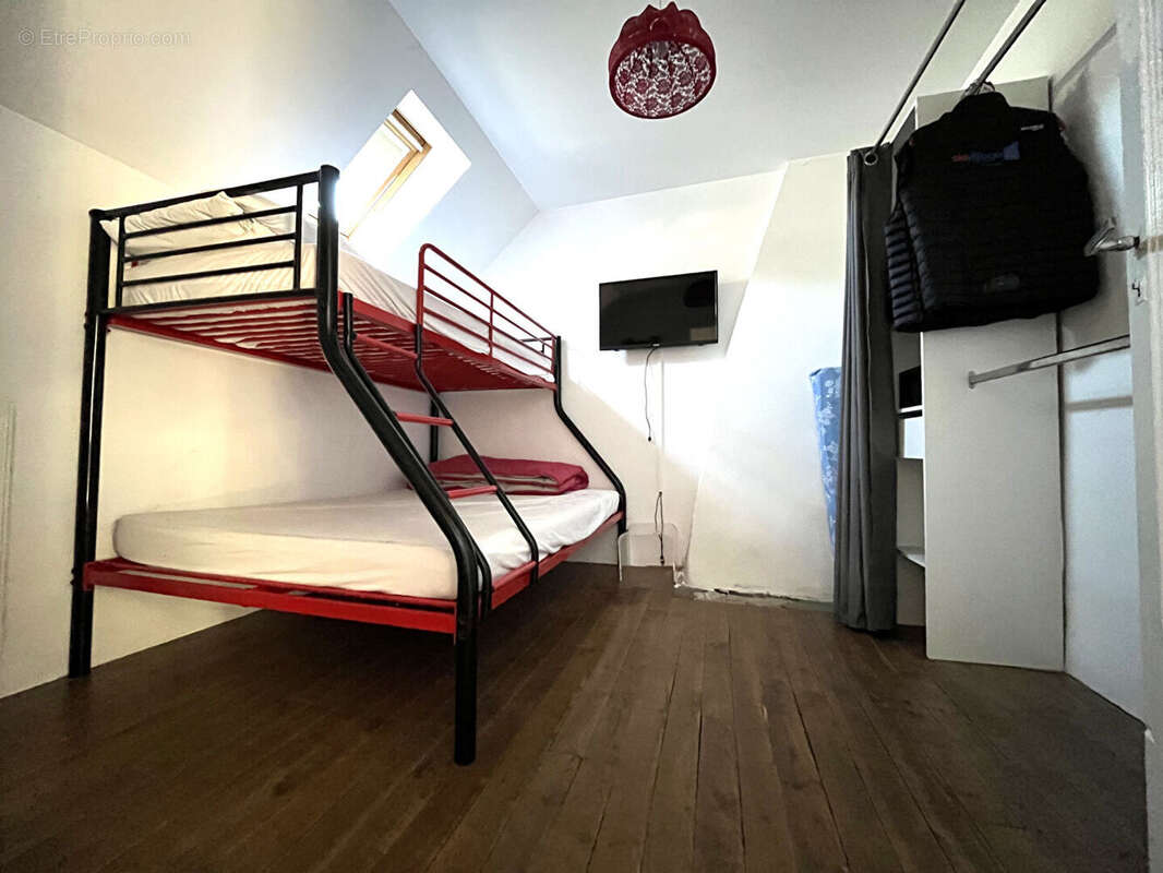 Maison à SAINT-JACQUES-DES-BLATS