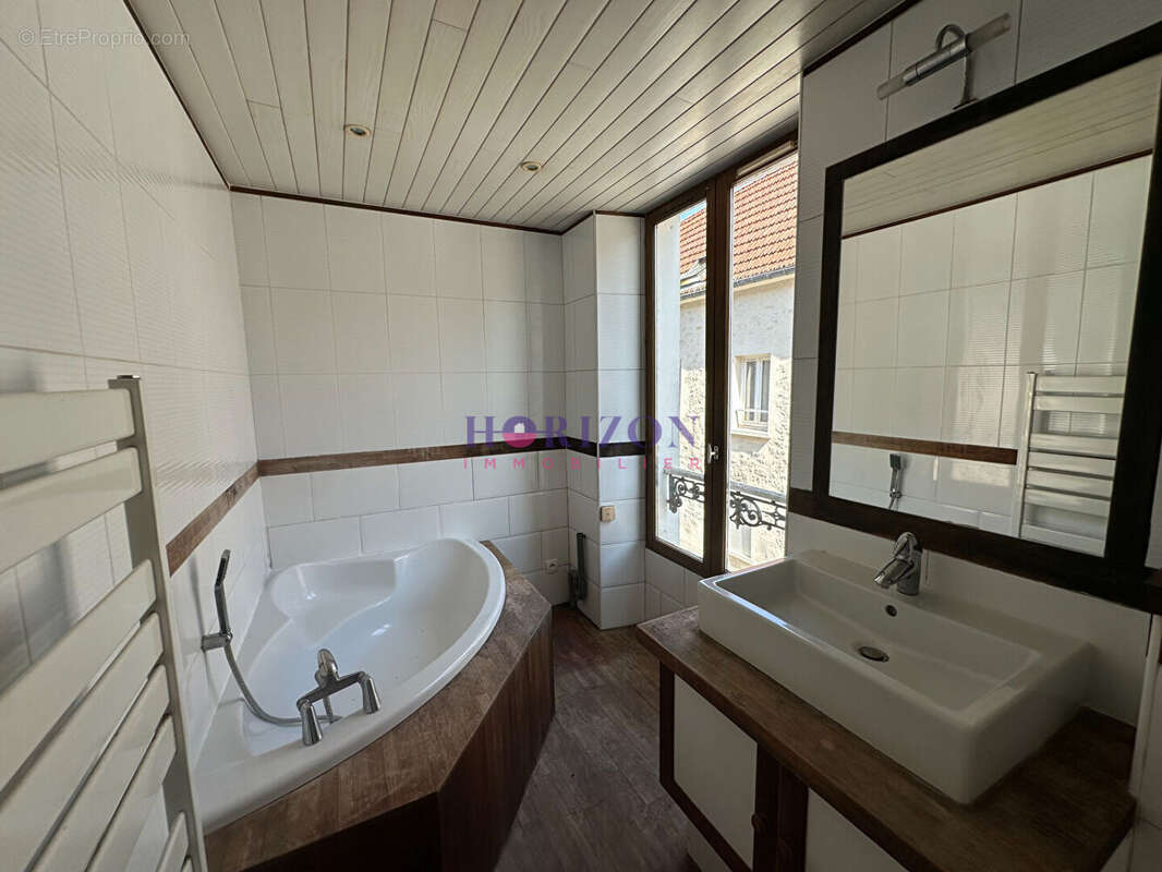 Appartement à LA CHAPELLE-EN-SERVAL