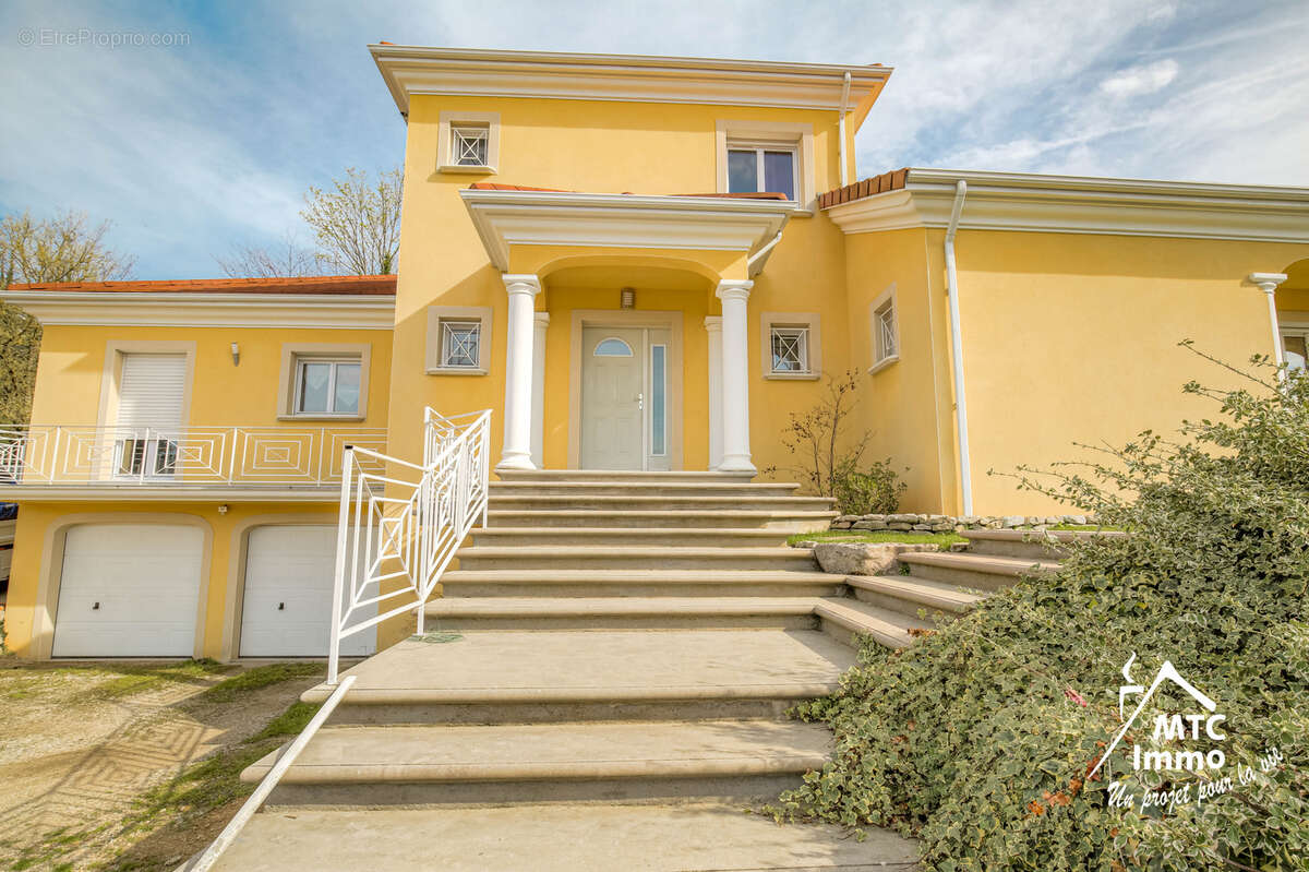 Maison à PONT-DE-CHERUY