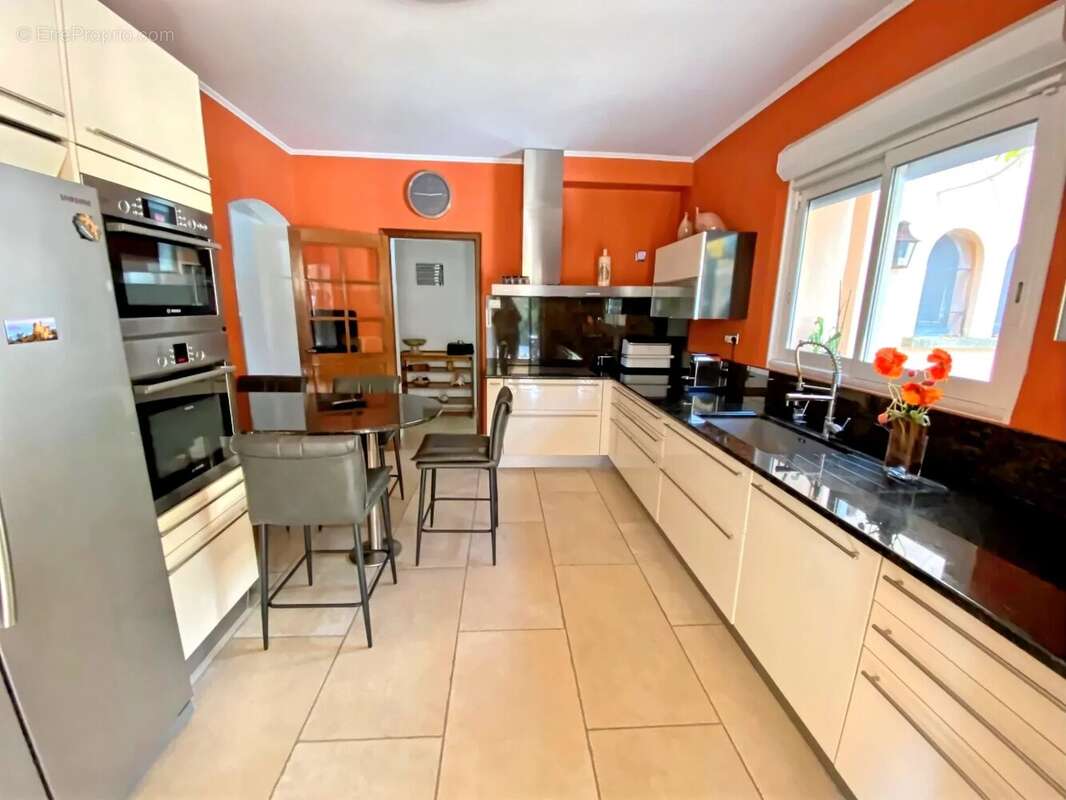 Maison à BAGNOLS-SUR-CEZE