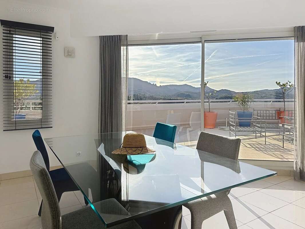 Appartement à MANDELIEU-LA-NAPOULE