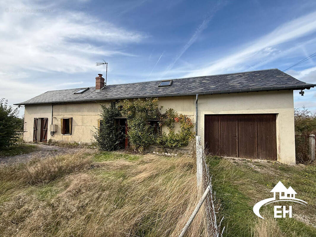 Maison à LA FERTE-FRENEL