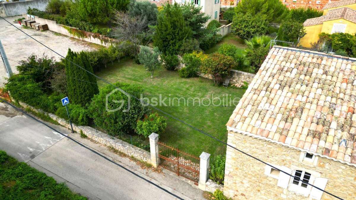 Maison à SAINT-JULIEN-DE-PEYROLAS