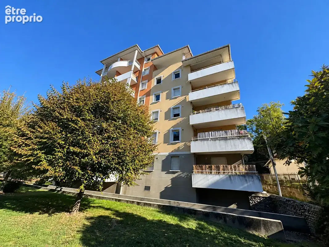 T3 billere rénové avec balcon, parking et garage - photo 7