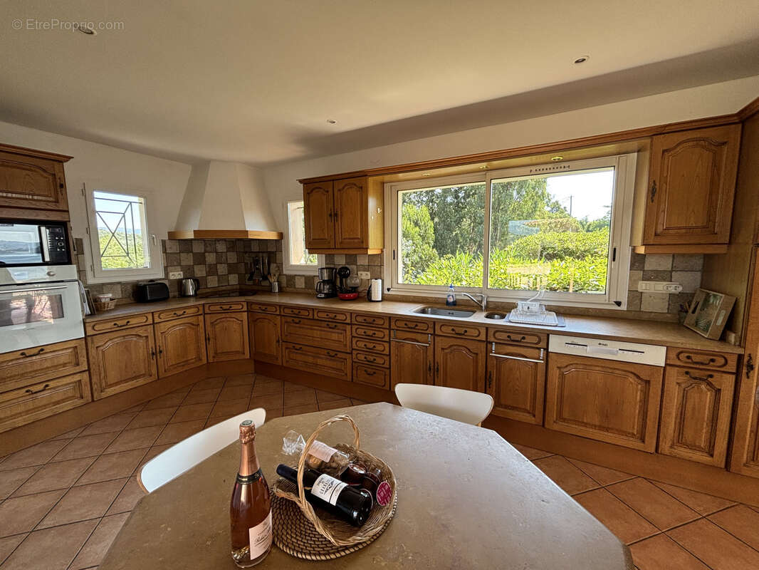 Villa de 176m2  sur 2 niveaux avec piscine et vue panoramique sur la mer et le golfe de Porto Vecchio - photo 9