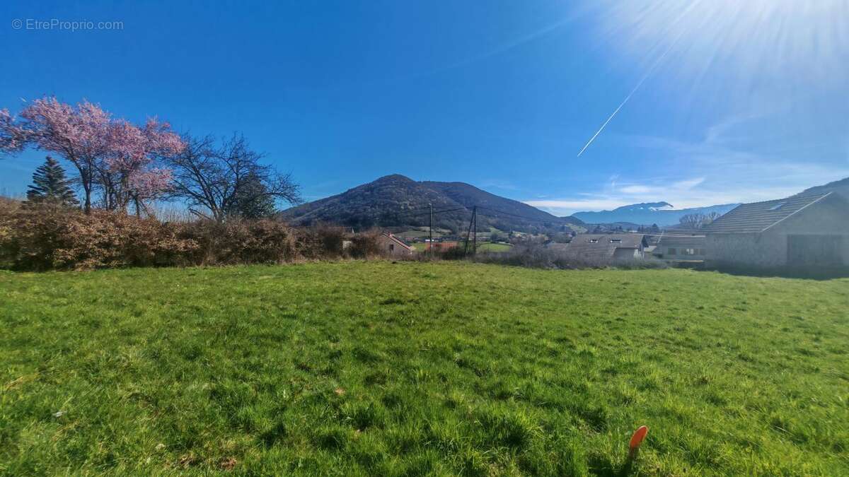Terrain à CHIRENS