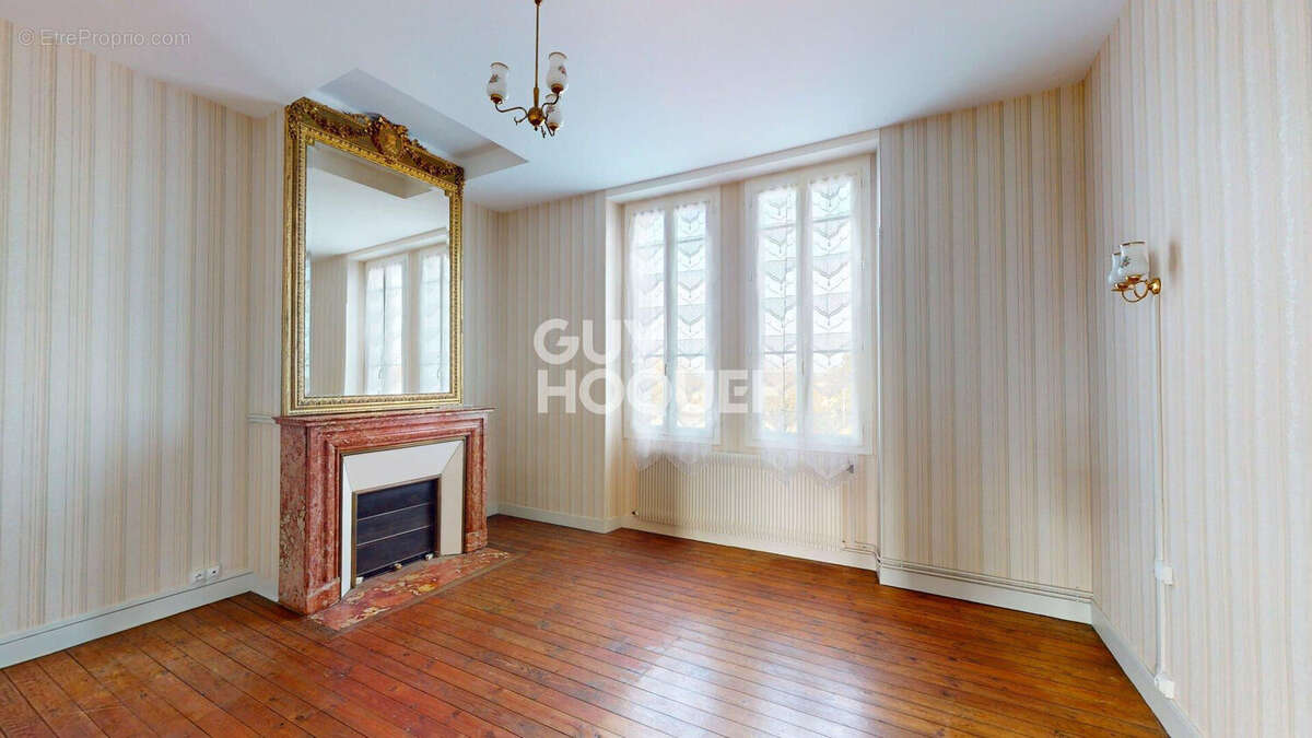 Maison bourgeoise de 200m2, avec dépendance et jardin - photo 2