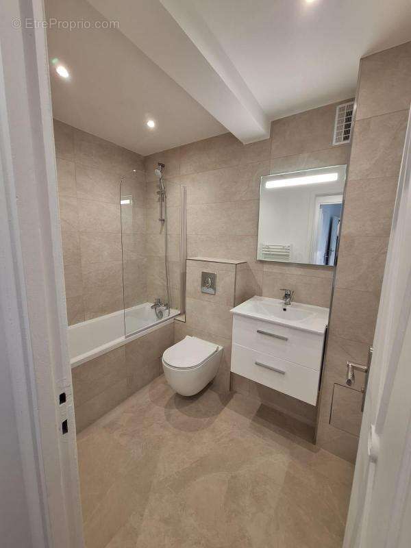 Appartement à COURBEVOIE