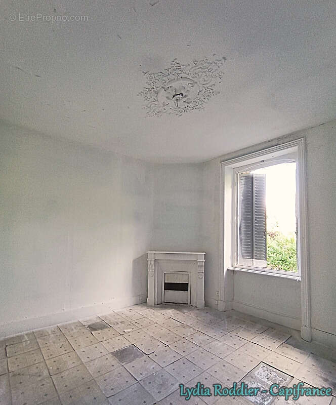 Appartement à LA MONNERIE-LE-MONTEL