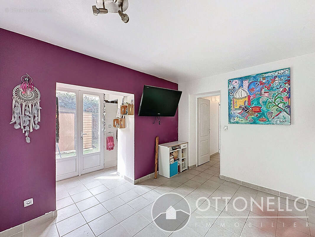 Maison à ROQUEBRUNE-SUR-ARGENS