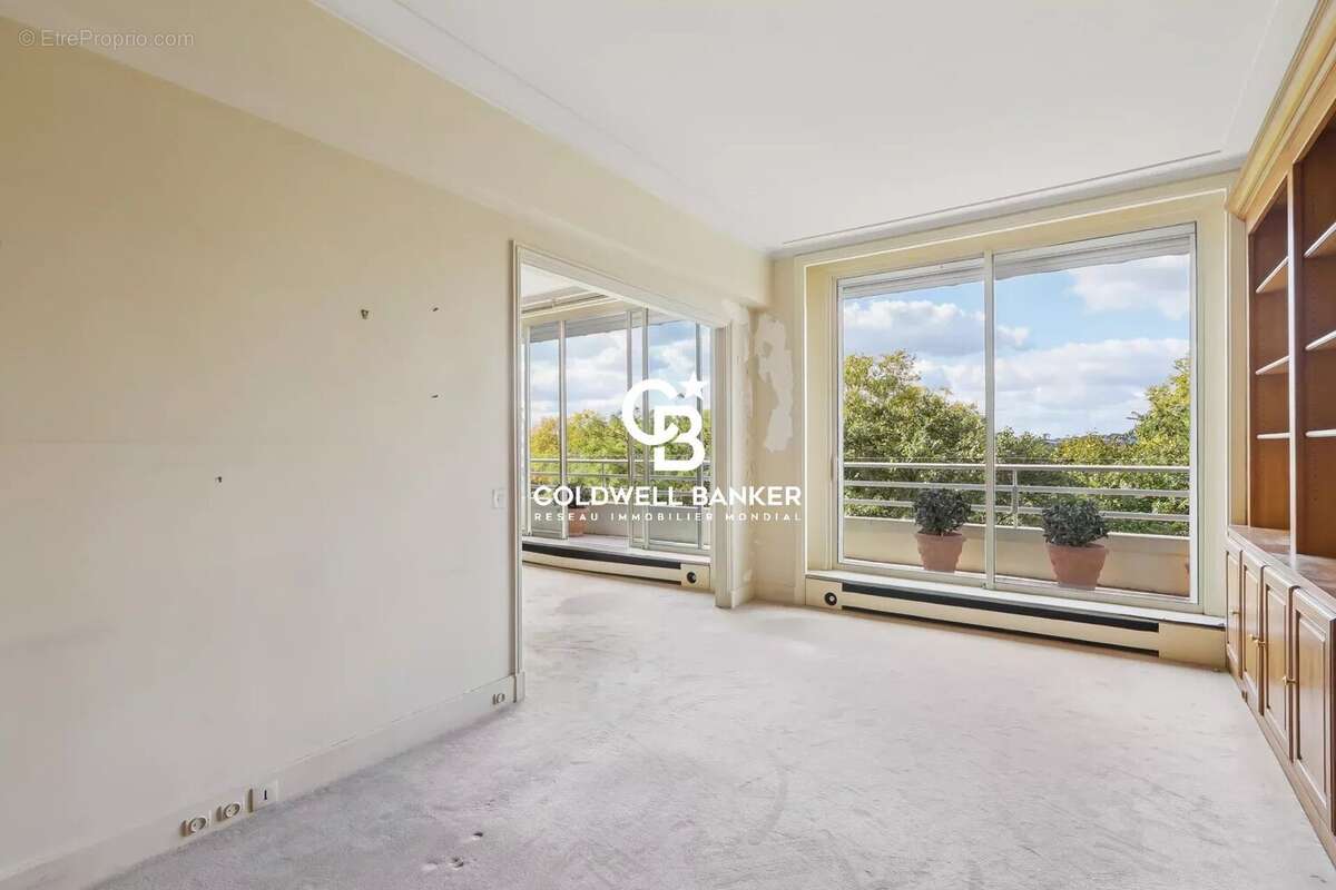 Appartement traversant avec balcons et vues verdoyantes face au Bois de Boulogne - photo 9